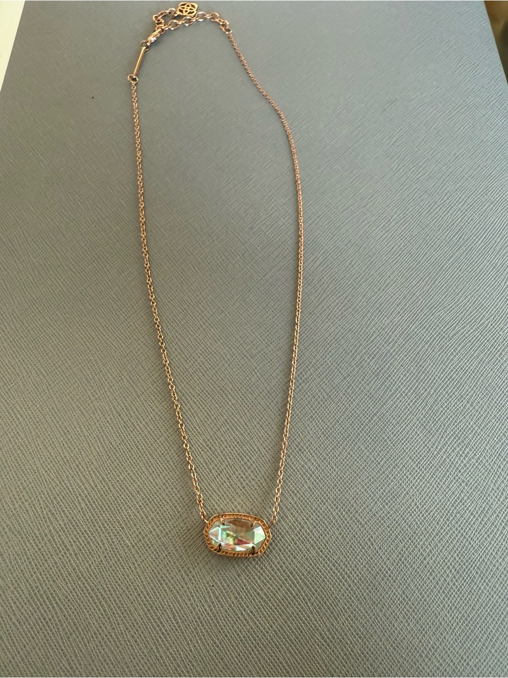 Kendra Scott Elisa Rose Gold Pendant Necklace in Dichroic Glass - Picture 4 of 5